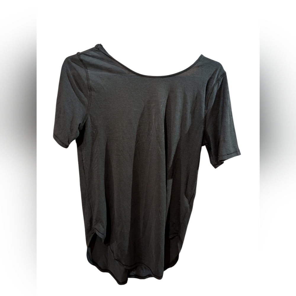 2/22$ Under Armour Black Women's Short Sleeve Tee